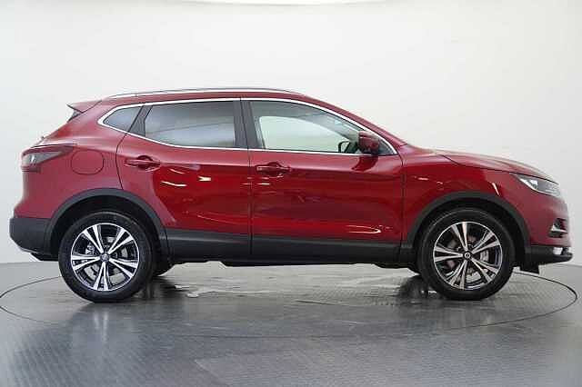 Nissan Qashqai 1.3 DIG-T 160 N-Connecta DCT Auto with Glass Roof + Nav &amp; 360 View Cameras