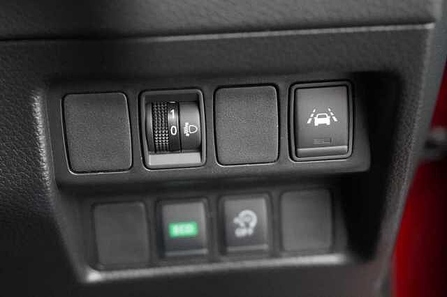 Nissan Qashqai 1.3 DIG-T 160 N-Connecta DCT Auto with Glass Roof + Nav &amp; 360 View Cameras