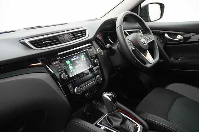 Nissan Qashqai 1.3 DIG-T 160 N-Connecta DCT Auto with Glass Roof + Nav &amp; 360 View Cameras