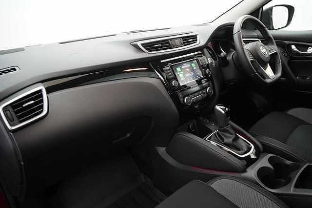 Nissan Qashqai 1.3 DIG-T 160 N-Connecta DCT Auto with Glass Roof + Nav &amp; 360 View Cameras