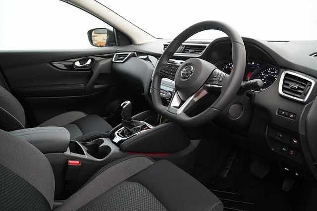 Nissan Qashqai 1.3 DIG-T 160 N-Connecta DCT Auto with Glass Roof + Nav &amp; 360 View Cameras
