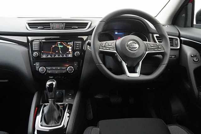 Nissan Qashqai 1.3 DIG-T 160 N-Connecta DCT Auto with Glass Roof + Nav &amp; 360 View Cameras