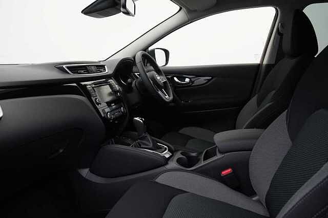Nissan Qashqai 1.3 DIG-T 160 N-Connecta DCT Auto with Glass Roof + Nav &amp; 360 View Cameras