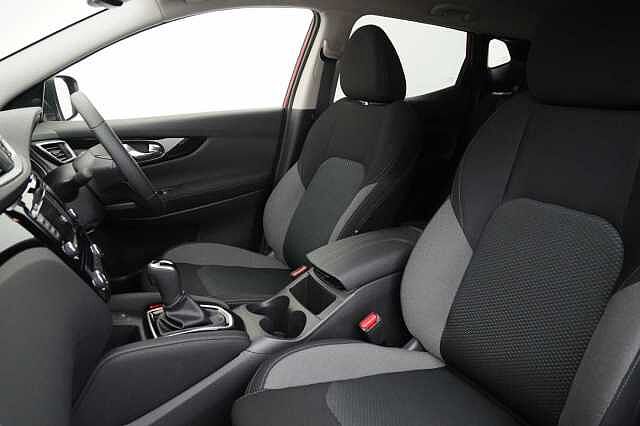 Nissan Qashqai 1.3 DIG-T 160 N-Connecta DCT Auto with Glass Roof + Nav &amp; 360 View Cameras