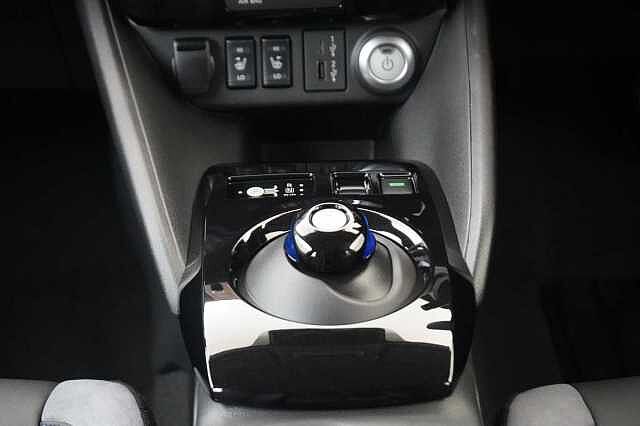 Nissan LEAF 40KW Tekna Auto with BOSE Audio and Pro Pilot Technology