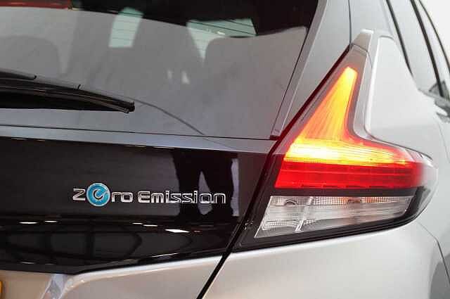 Nissan LEAF 40KW Tekna Auto with BOSE Audio and Pro Pilot Technology