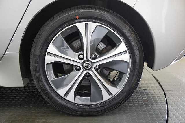 Nissan LEAF 40KW Tekna Auto with BOSE Audio and Pro Pilot Technology