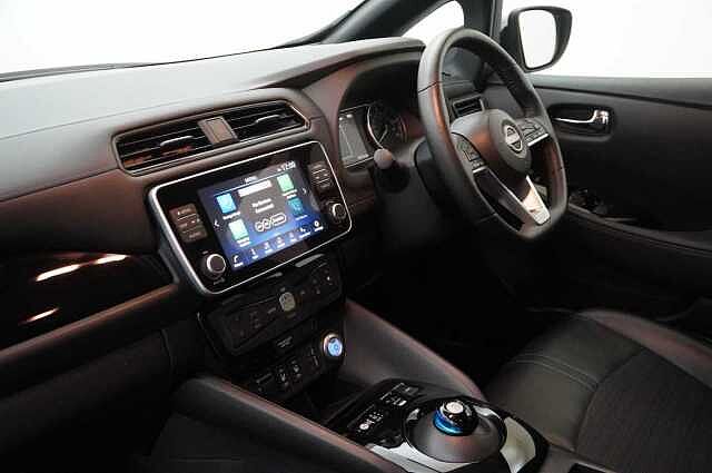 Nissan LEAF 39KW N-Connecta Auto with Sat Nav and 360 View Cameras