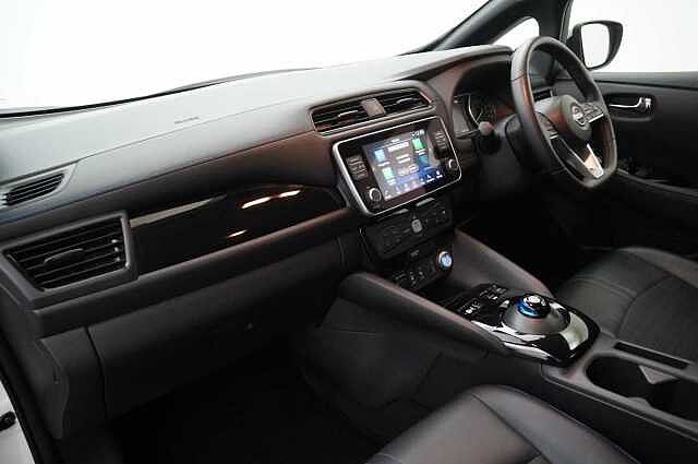 Nissan LEAF 39KW N-Connecta Auto with Sat Nav and 360 View Cameras