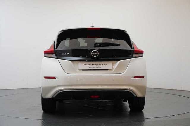 Nissan LEAF 39KW N-Connecta Auto with Sat Nav and 360 View Cameras