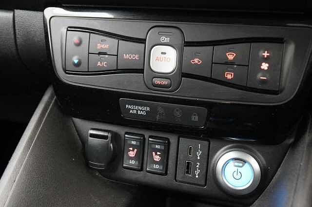 Nissan LEAF 39KW N-Connecta Auto with Sat Nav and 360 View Cameras