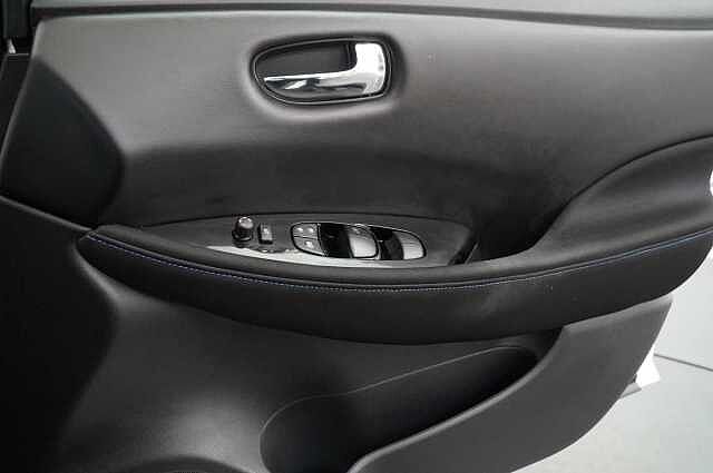 Nissan LEAF 39KW N-Connecta Auto with Sat Nav and 360 View Cameras