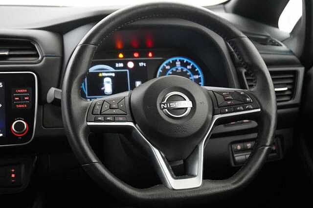 Nissan LEAF 39KW N-Connecta Auto with Sat Nav and 360 View Cameras