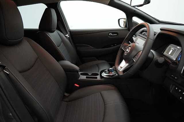 Nissan LEAF 39KW N-Connecta Auto with Sat Nav and 360 View Cameras