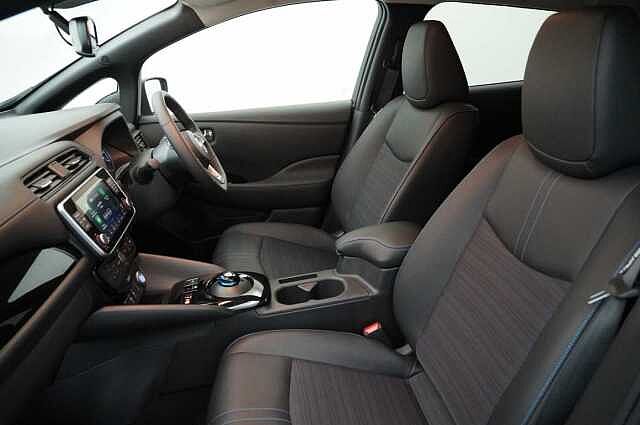 Nissan LEAF 39KW N-Connecta Auto with Sat Nav and 360 View Cameras