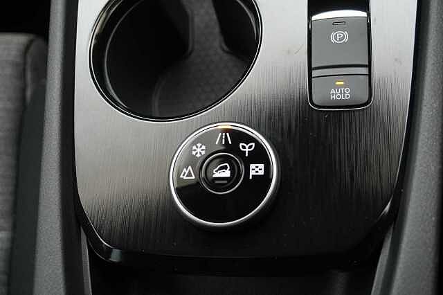 Nissan X-Trail 1.5 213 e-Power e-4ORCE AWD N-Connecta Auto with 5 Seats and 360 Cameras