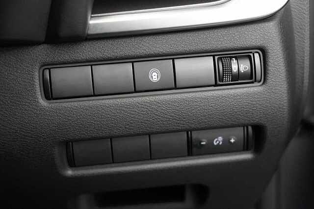 Nissan X-Trail 1.5 213 e-Power e-4ORCE AWD N-Connecta Auto with 5 Seats and 360 Cameras