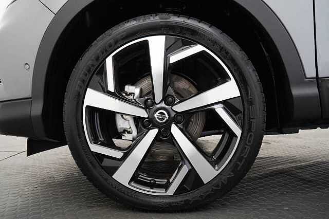 Nissan Qashqai 1.3 DIG-T 160 Tekna DCT Auto with Glass Roof and Pro Pilot Technology