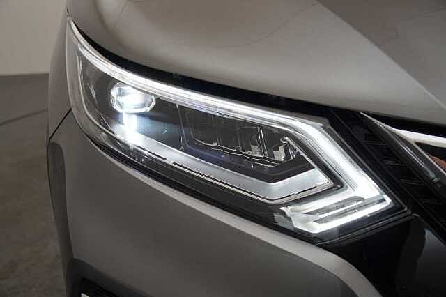 Nissan Qashqai 1.3 DIG-T 160 Tekna DCT Auto with Glass Roof and Pro Pilot Technology