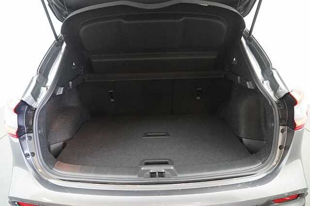 Nissan Qashqai 1.3 DIG-T 160 Tekna DCT Auto with Glass Roof and Pro Pilot Technology