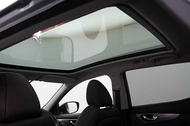 Nissan Qashqai 1.3 DIG-T 160 Tekna DCT Auto with Glass Roof and Pro Pilot Technology
