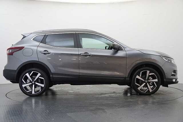 Nissan Qashqai 1.3 DIG-T 160 Tekna DCT Auto with Glass Roof and Pro Pilot Technology