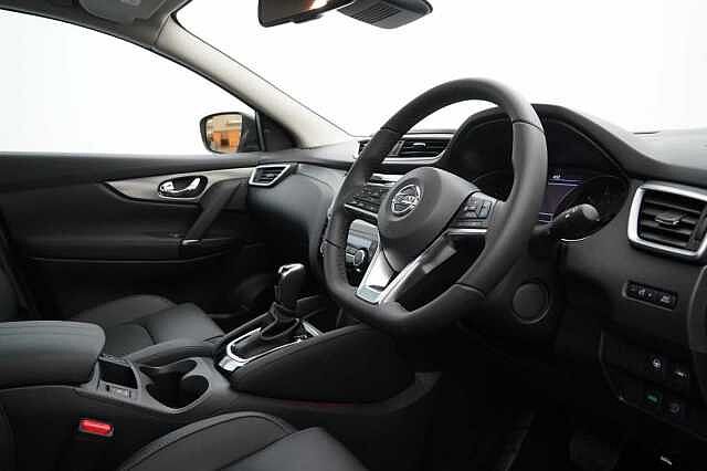 Nissan Qashqai 1.3 DIG-T 160 Tekna DCT Auto with Glass Roof and Pro Pilot Technology