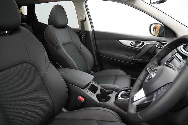 Nissan Qashqai 1.3 DIG-T 160 Tekna DCT Auto with Glass Roof and Pro Pilot Technology