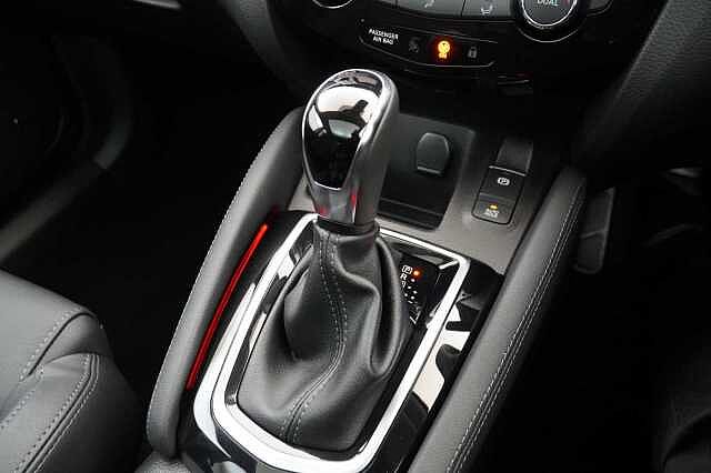 Nissan Qashqai 1.3 DIG-T 160 Tekna DCT Auto with Glass Roof and Pro Pilot Technology