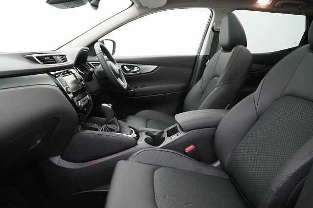 Nissan Qashqai 1.3 DIG-T 160 Tekna DCT Auto with Glass Roof and Pro Pilot Technology