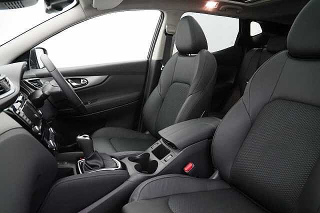 Nissan Qashqai 1.3 DIG-T 160 Tekna DCT Auto with Glass Roof and Pro Pilot Technology