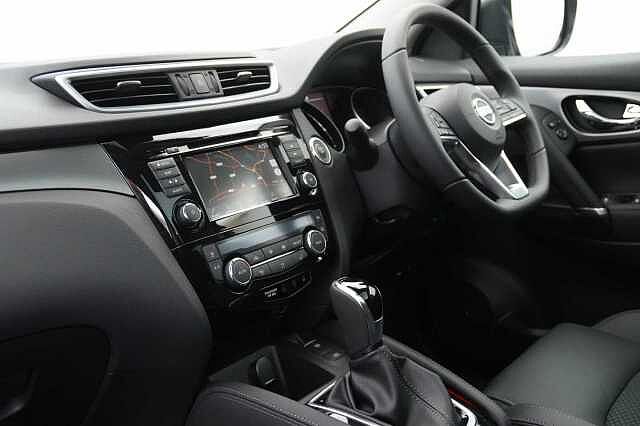 Nissan Qashqai 1.3 DIG-T 160 Tekna DCT Auto with Glass Roof and Pro Pilot Technology