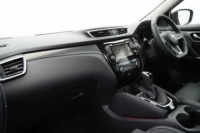 Nissan Qashqai 1.3 DIG-T 160 Tekna DCT Auto with Glass Roof and Pro Pilot Technology