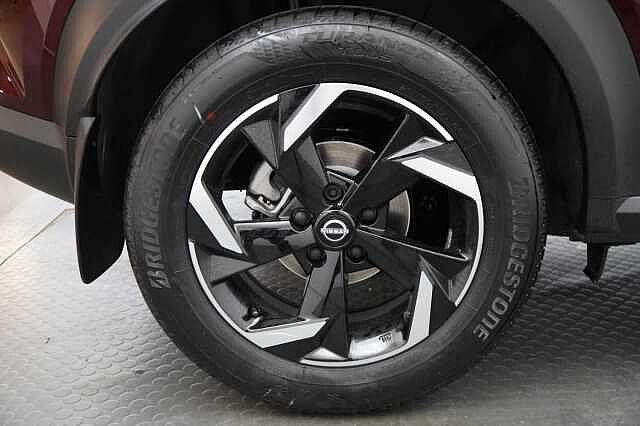 Nissan Juke 1.0 DIG-T 114 N-Connecta with Sat Nav and Rear View Camera