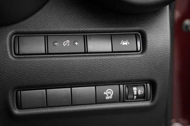 Nissan Juke 1.0 DIG-T 114 N-Connecta with Sat Nav and Rear View Camera