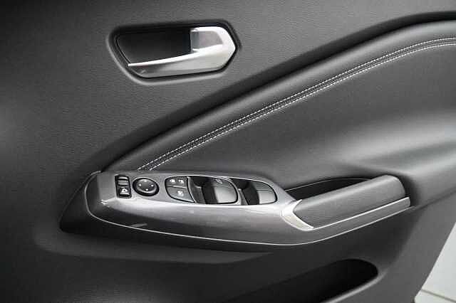 Nissan Juke 1.0 DIG-T 114 N-Connecta with Sat Nav and Rear View Camera