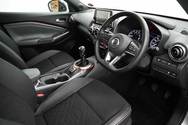 Nissan Juke 1.0 DIG-T 117 Tekna with BOSE and Drive Assist Technology + Two Tone Paint