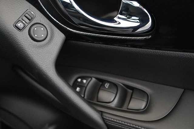 Nissan X-Trail 1.3 DIG-T 160 Acenta Premium DCT Auto with 5 Seats and Panoramic Sunroof