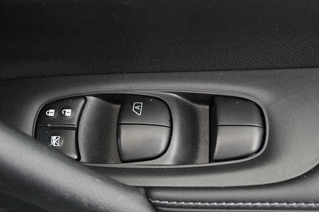 Nissan X-Trail 1.3 DIG-T 160 Acenta Premium DCT Auto with 5 Seats and Panoramic Sunroof