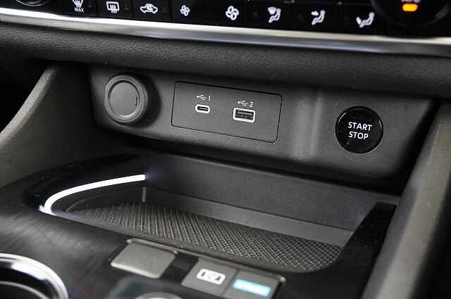 Nissan X-Trail 1.5 213 e-Power e-4ORCE AWD N-Connecta Auto with 5 Seats and 360 Cameras